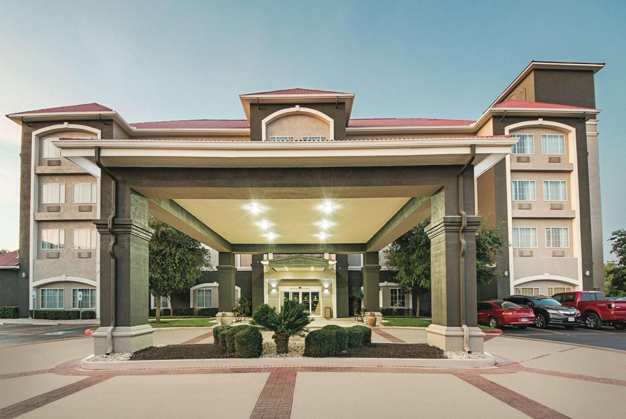 La Quinta By Wyndham San Antonio Northwest Hotel Exterior photo