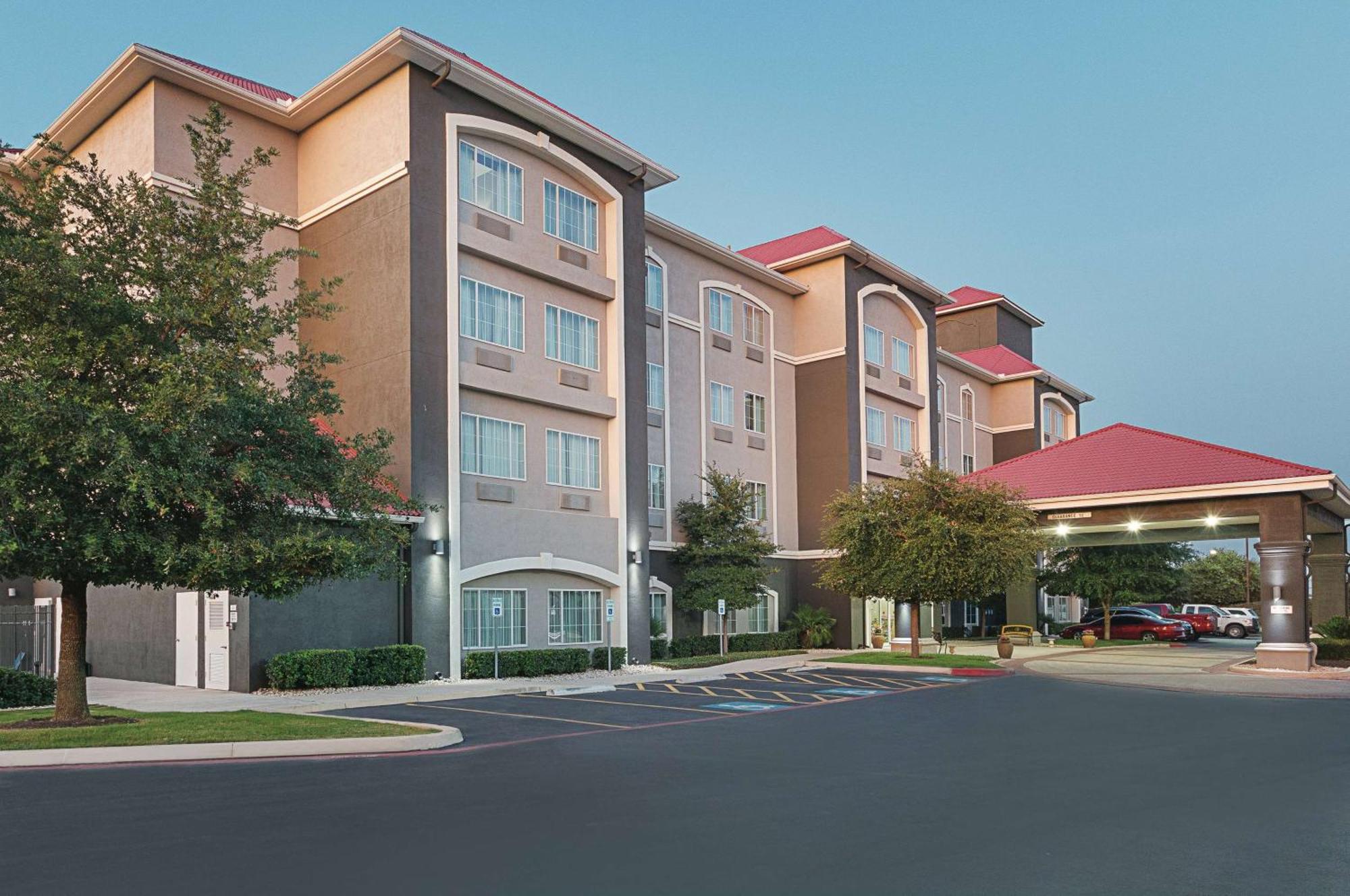 La Quinta By Wyndham San Antonio Northwest Hotel Exterior photo