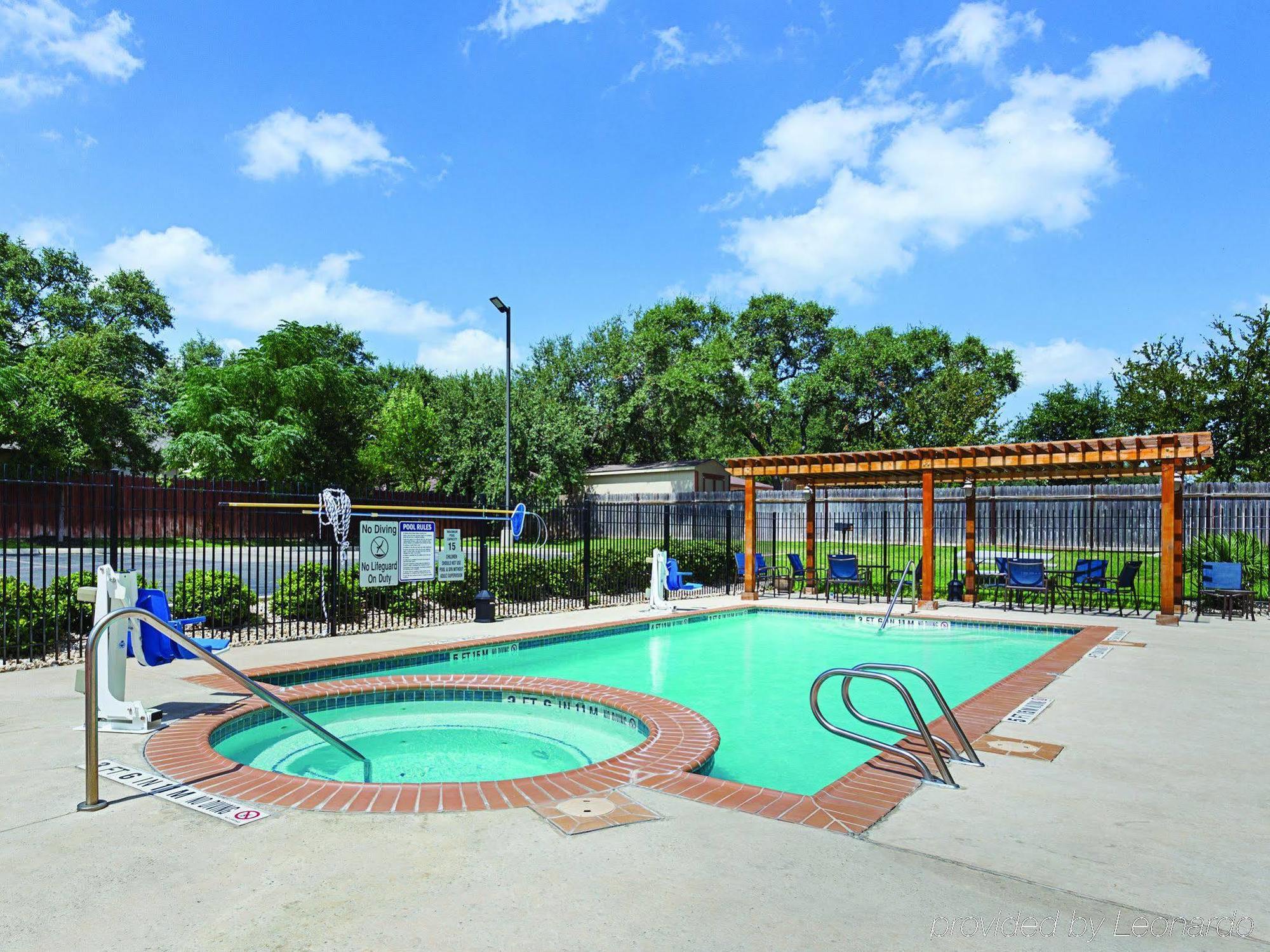 La Quinta By Wyndham San Antonio Northwest Hotel Exterior photo