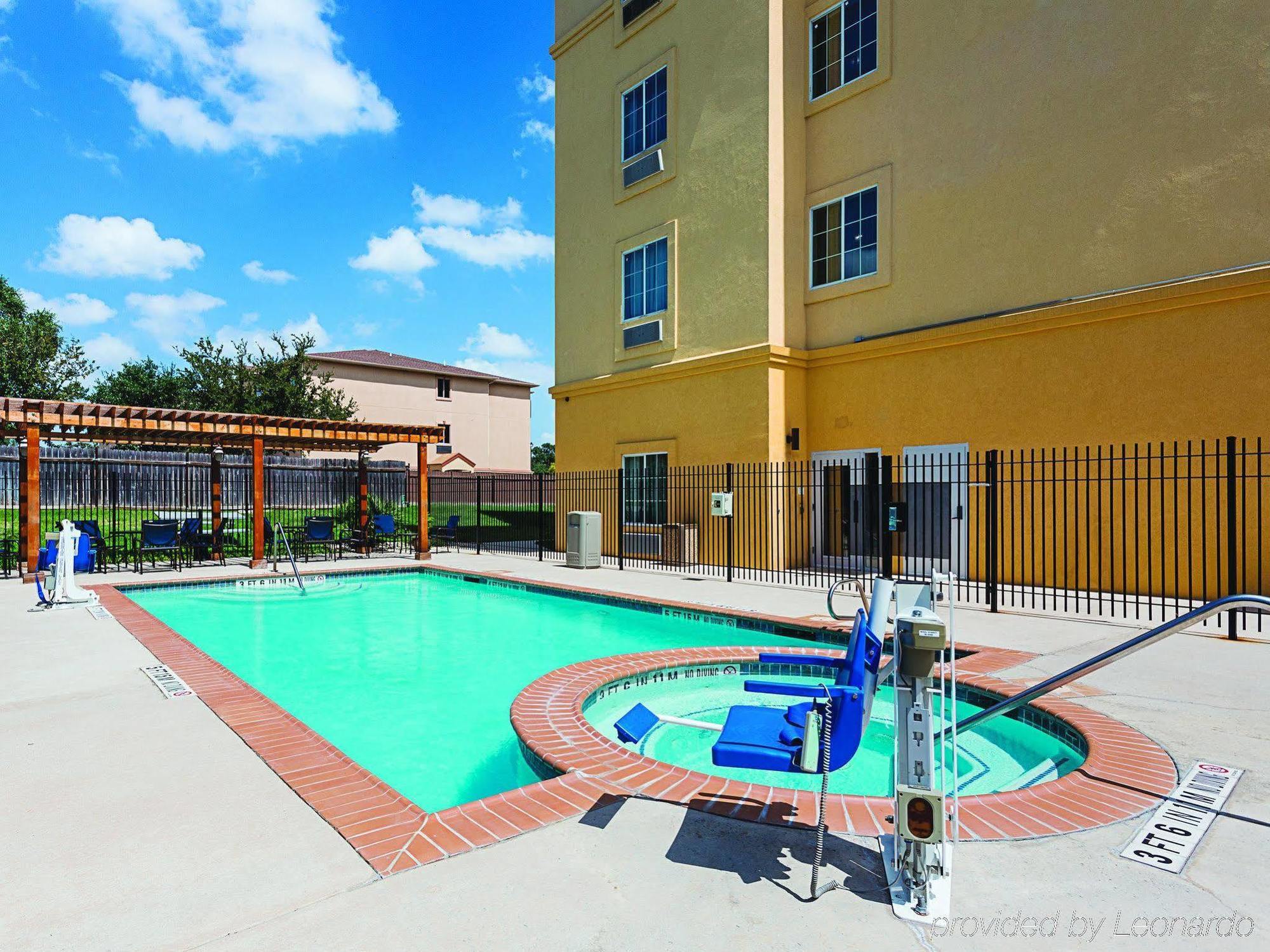 La Quinta By Wyndham San Antonio Northwest Hotel Exterior photo